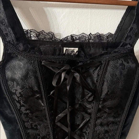 Corset Style Top | Structured Trend Piece Crop Top - Picture 6 of 9